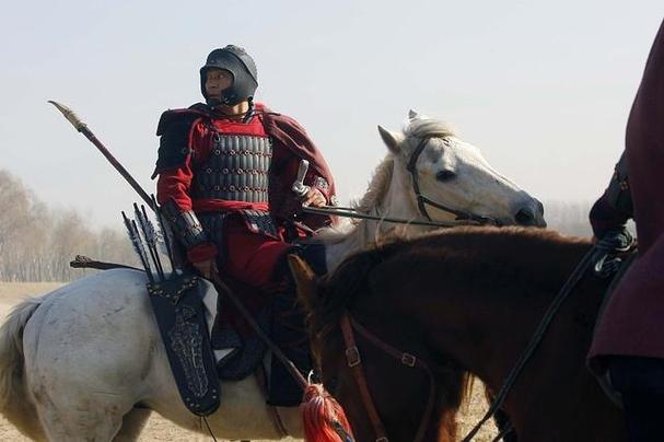 22岁霍去病封狼居胥,5万铁骑灭匈奴,11万战马尸骨揭露残酷真相